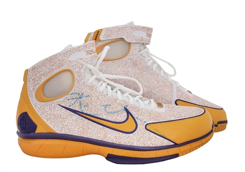 Kobe Bryant Dual Signed Player Exclusive Nike Zoom Huarache 2K4 Sneakers (JSA)